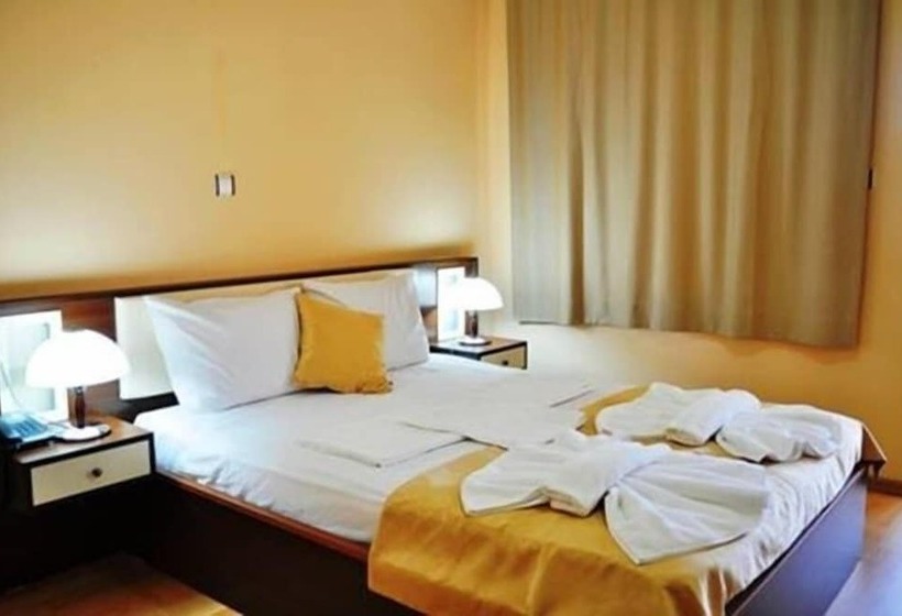 בית מלון כפרי The Green Beach Resort