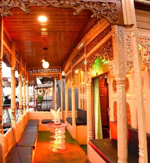 ホテル The Heritage Safina Group Of Houseboats