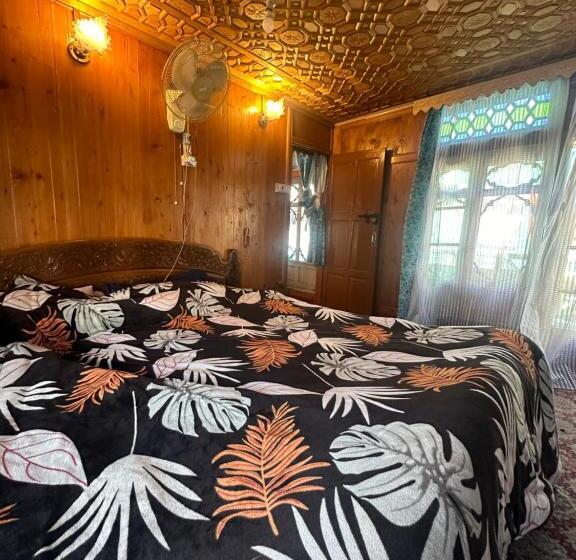 ホテル The Heritage Safina Group Of Houseboats