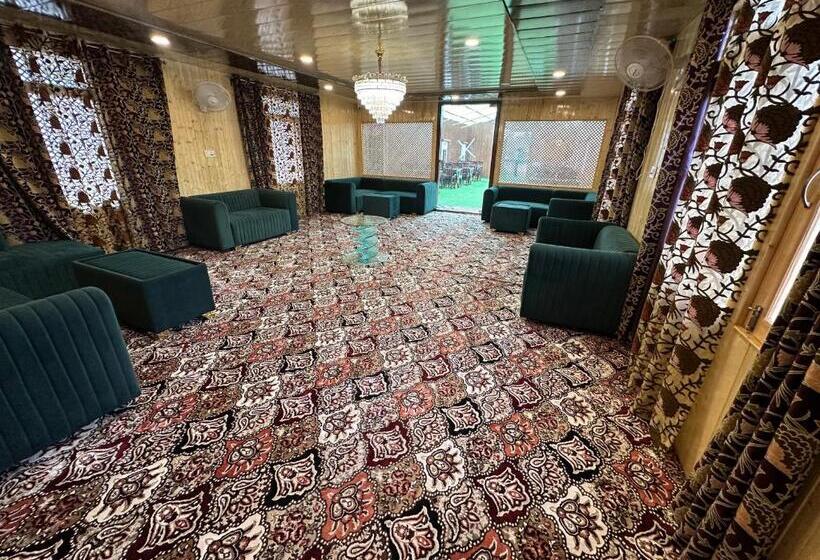 ホテル The Heritage Safina Group Of Houseboats