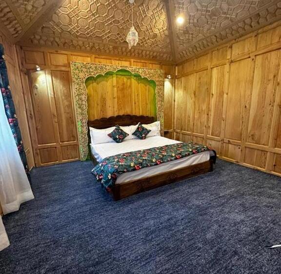 ホテル The Heritage Safina Group Of Houseboats