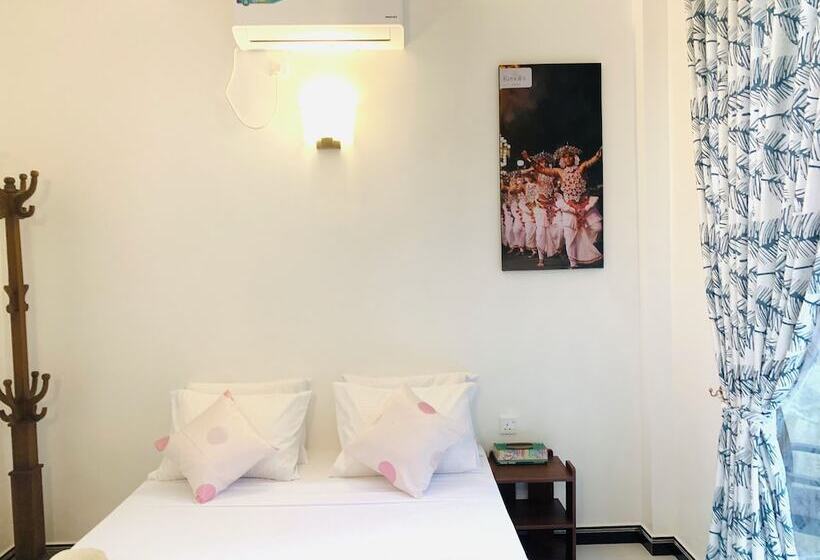 酒店 The Kenoli's City Hotek