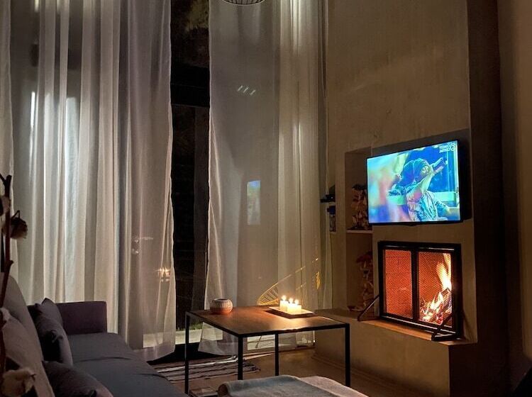 酒店 Tinychillhouse