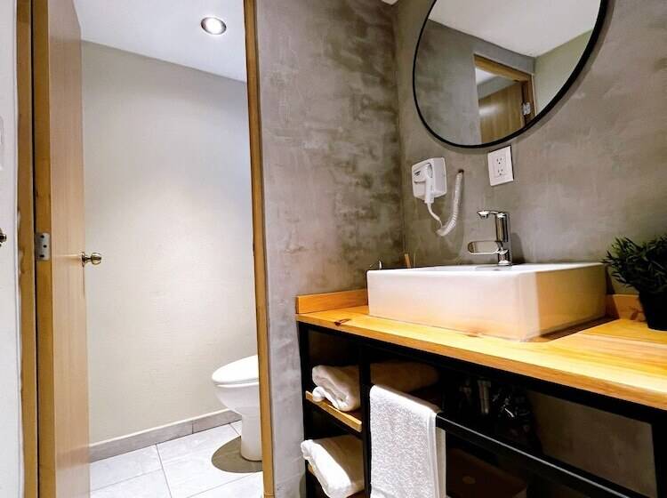 酒店 Tinychillhouse