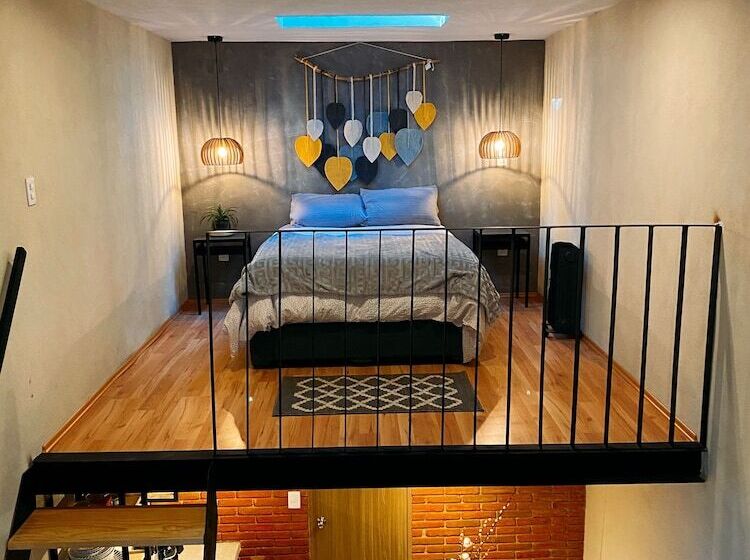 酒店 Tinychillhouse