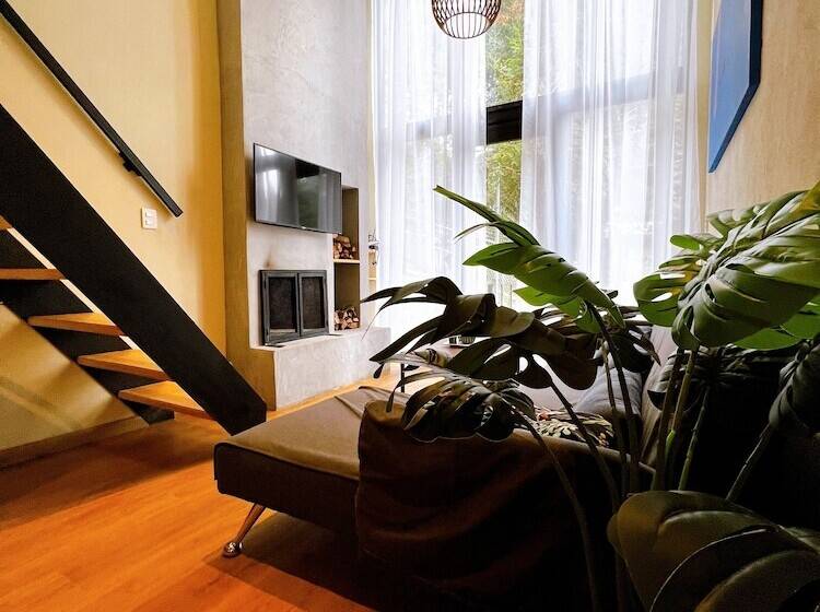 酒店 Tinychillhouse