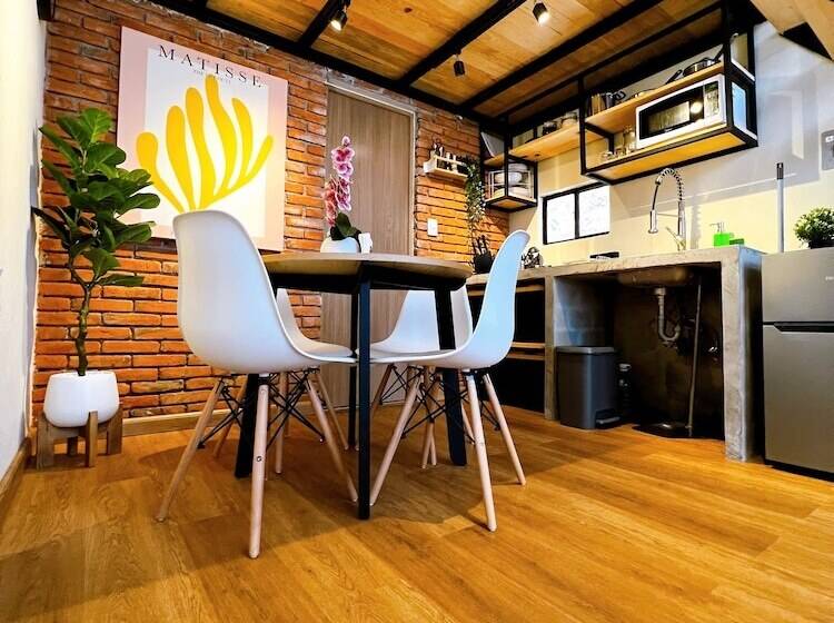 酒店 Tinychillhouse