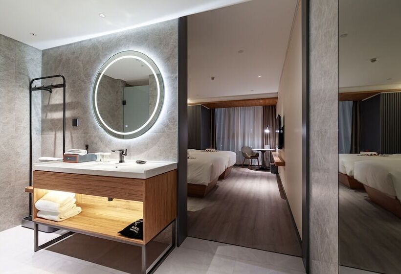 Отель Urcove By Hyatt Nanjing South Railway