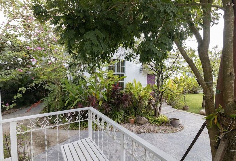 בית מלון כפרי Utapao Resort