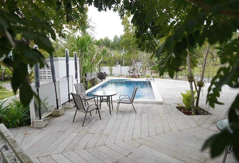 בית מלון כפרי Utapao Resort