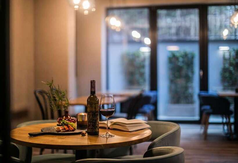 Отель Vesper House