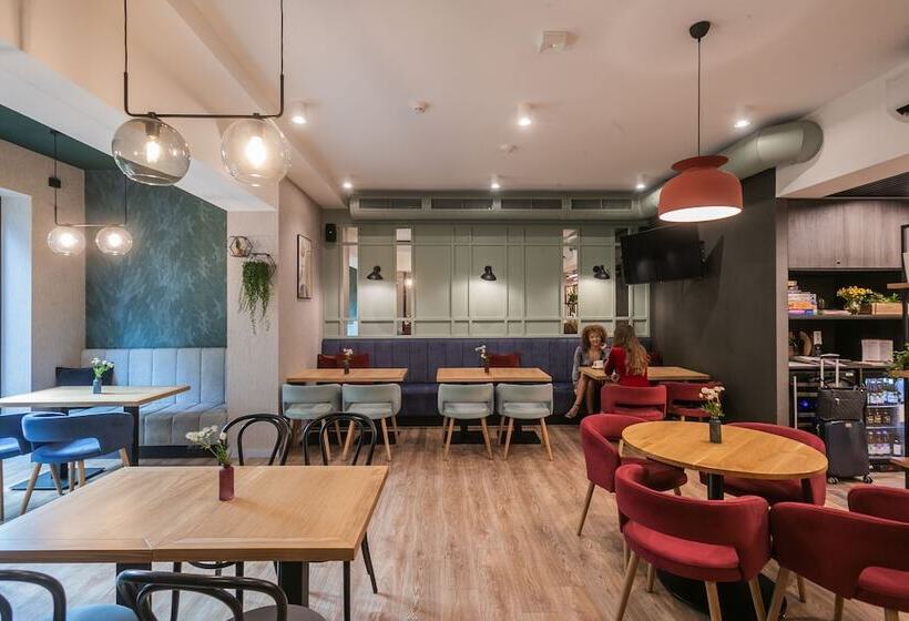 Отель Vesper House