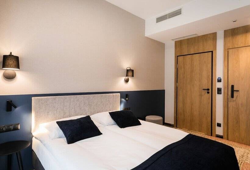 Отель Vesper House