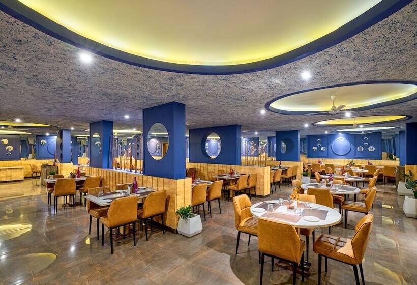 בית מלון כפרי Zone Connect By The Park Indore