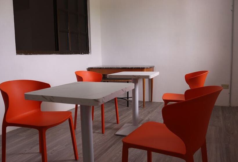 Lucky Home Hotel And Apartment