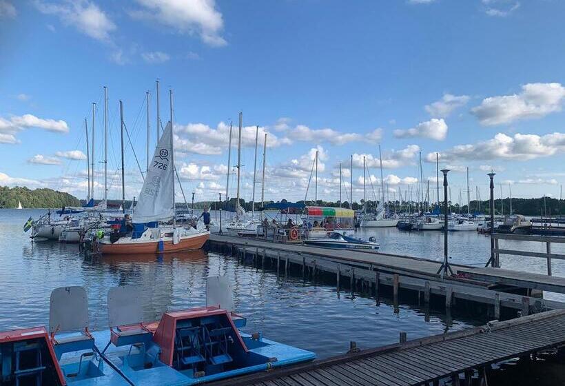 پانسیون Artless