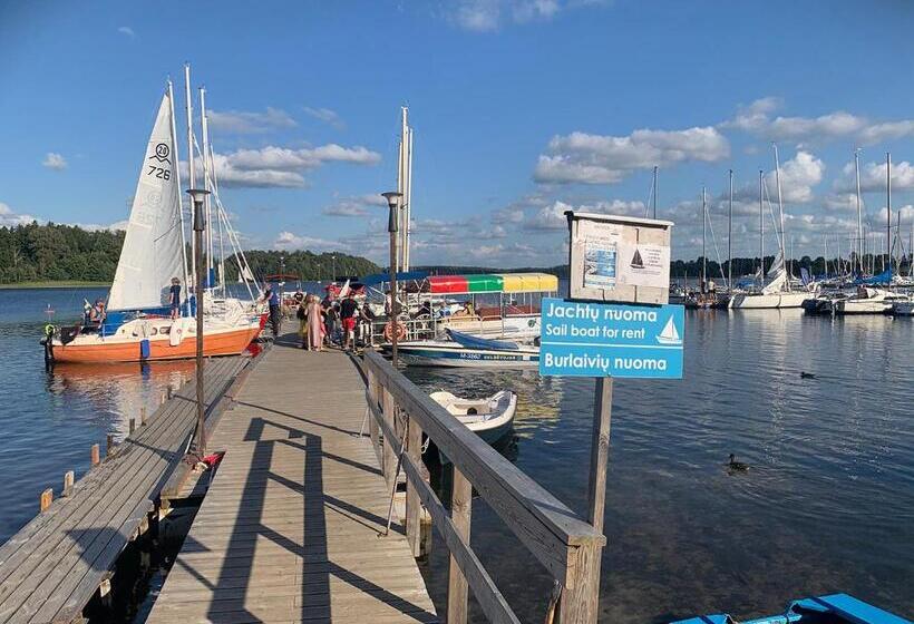 پانسیون Artless