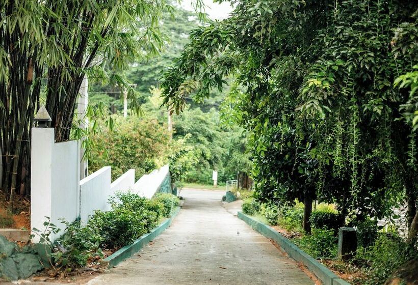 Пансион Capital Resort Inn