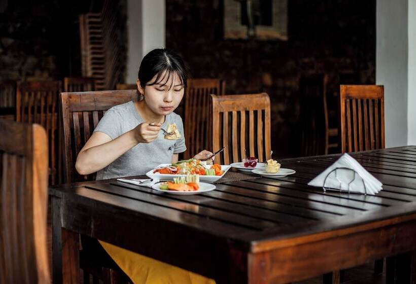 Пансион Capital Resort Inn