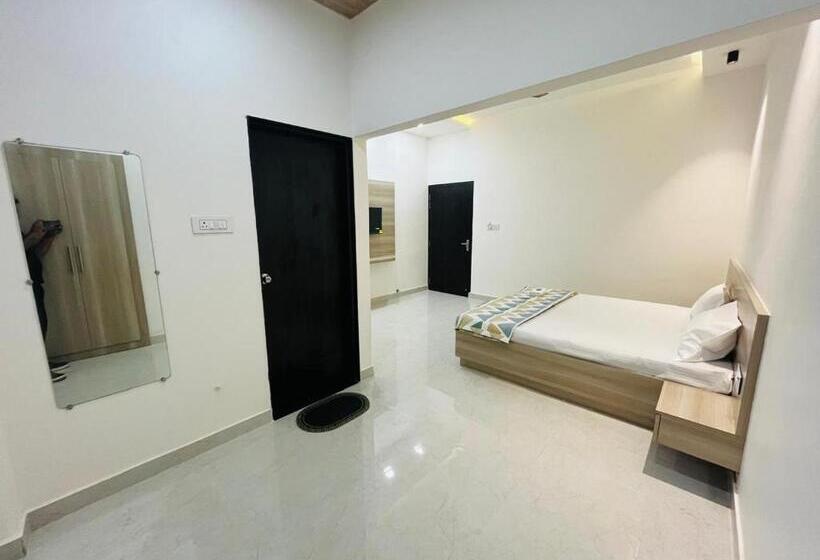 پانسیون Log Inn Banaras