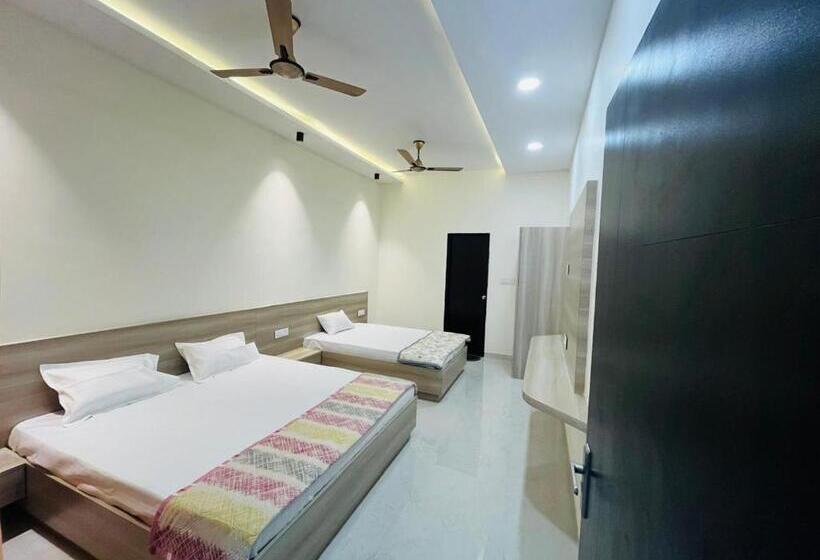 پانسیون Log Inn Banaras