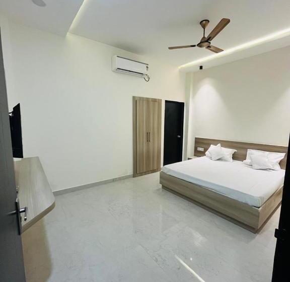 پانسیون Log Inn Banaras