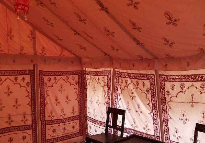 منتجع Lal Garh Desert Camp