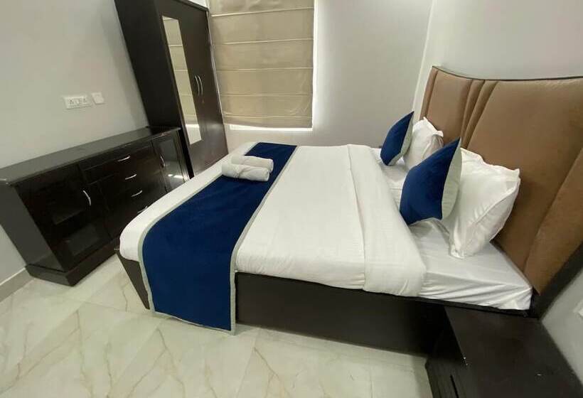 리조트 Gobravo 12   Vansh 4bhk Farm W/t Pool Sec135 Noida