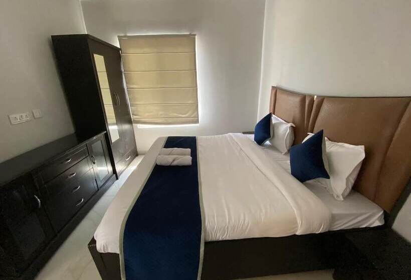 리조트 Gobravo 12   Vansh 4bhk Farm W/t Pool Sec135 Noida