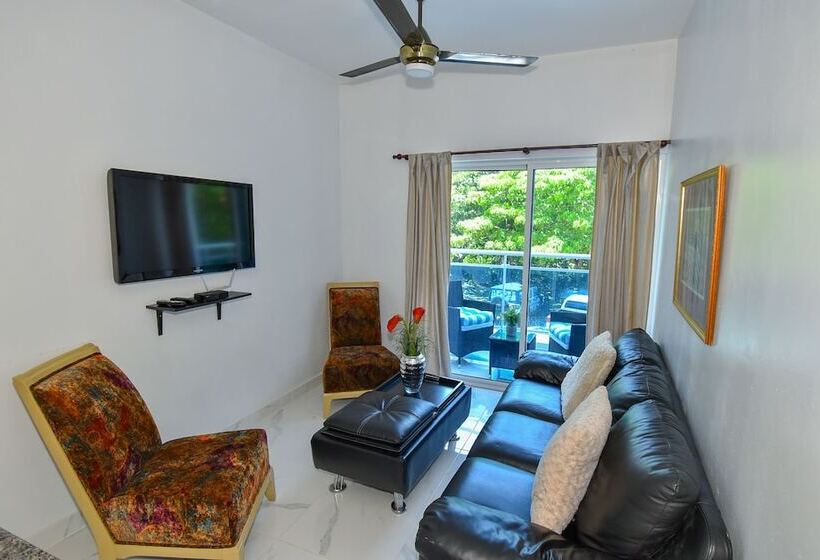 Rosil Place Aparthotel By The Beach