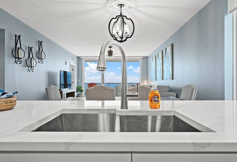 Shoreline Serenity By Avantstay Beachfront + Views!