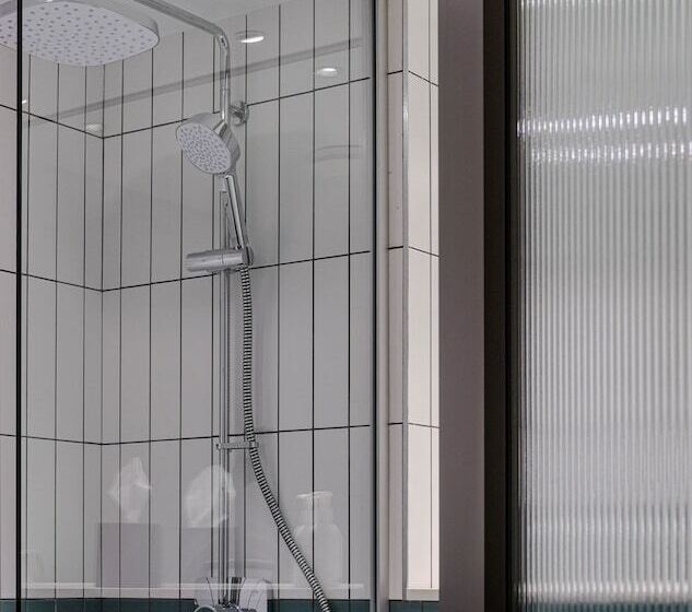 Southgate Hotel London