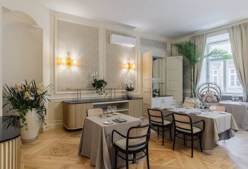 Unicus Palace Old Town Destigo Hotels