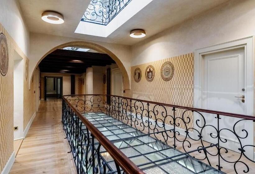 Unicus Palace Old Town Destigo Hotels