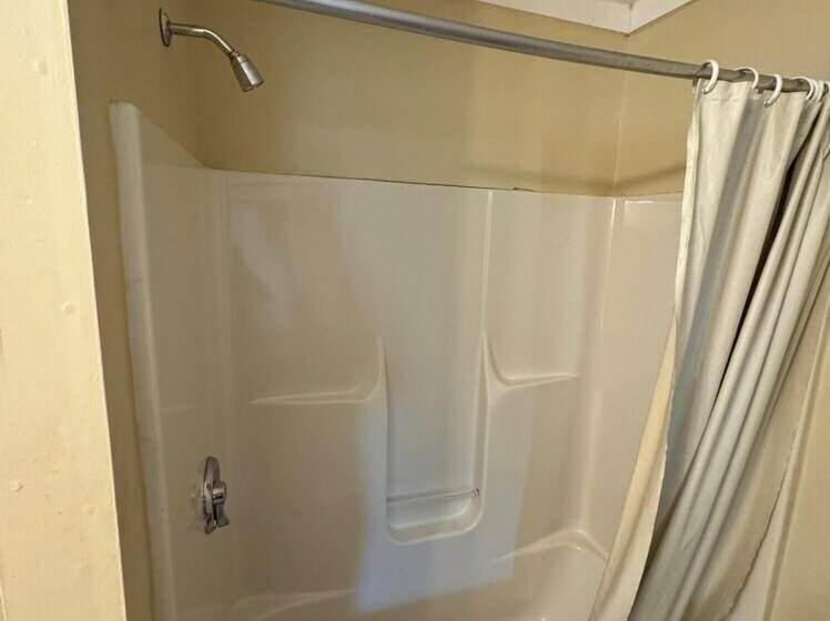 Village Motel By Oyo Clinton