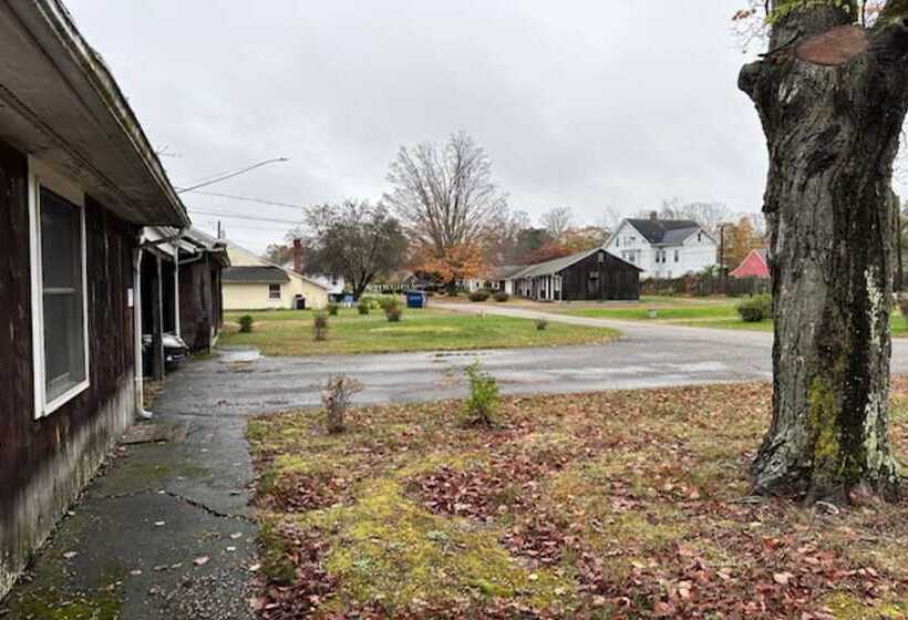 Village Motel By Oyo Clinton