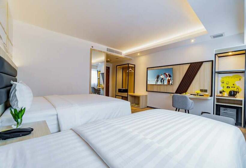 Yello Hotel Harbour Bay