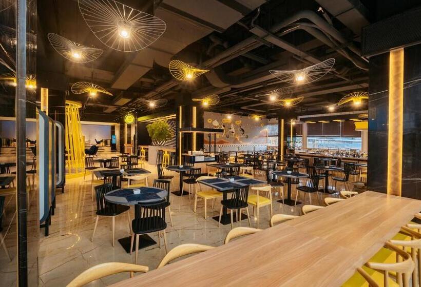 Yello Hotel Harbour Bay