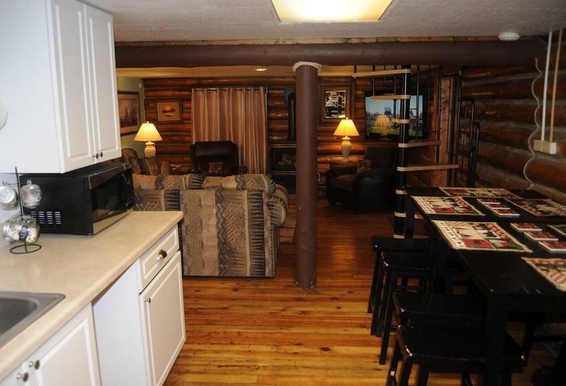 Yellowstone Motel   Adults Only