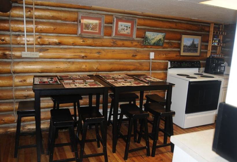 Yellowstone Motel   Adults Only