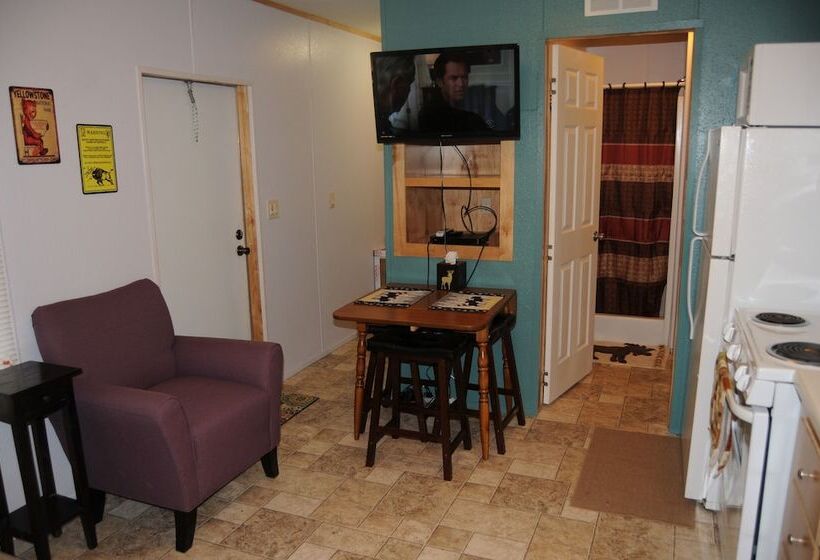 Yellowstone Motel   Adults Only