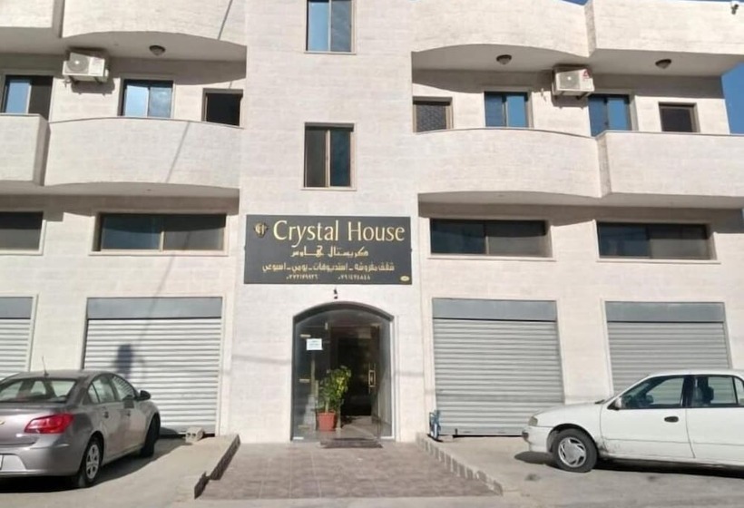 هاستل Petra Crystal