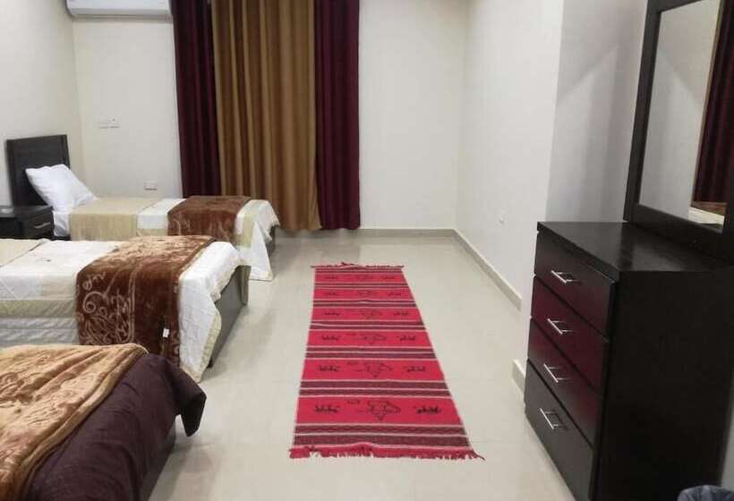 هاستل Petra Crystal