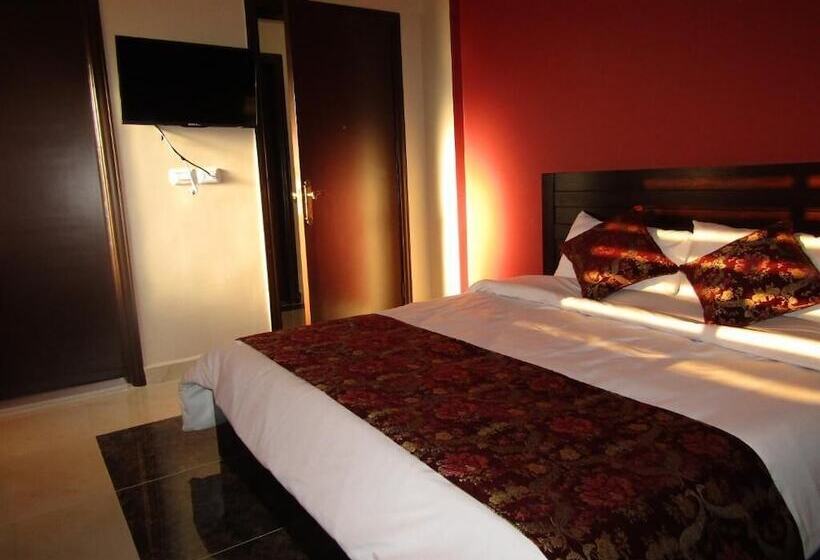 هاستل Petra Crystal