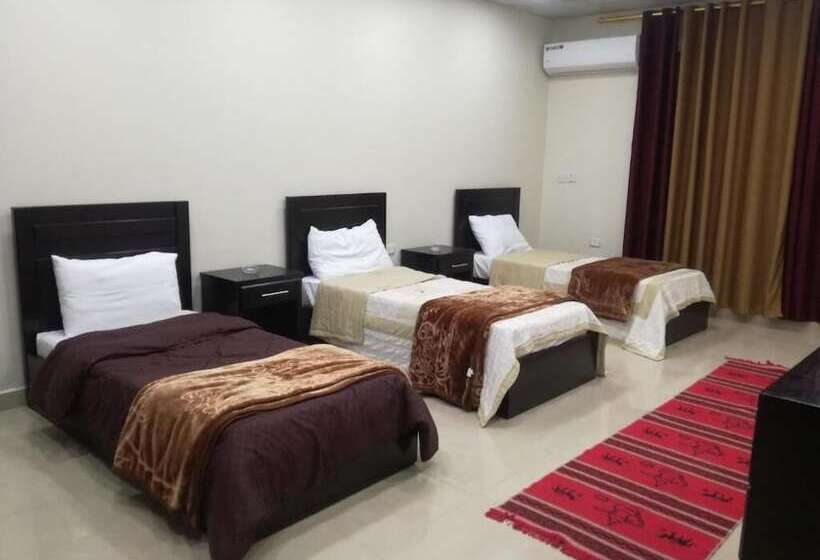 هاستل Petra Crystal