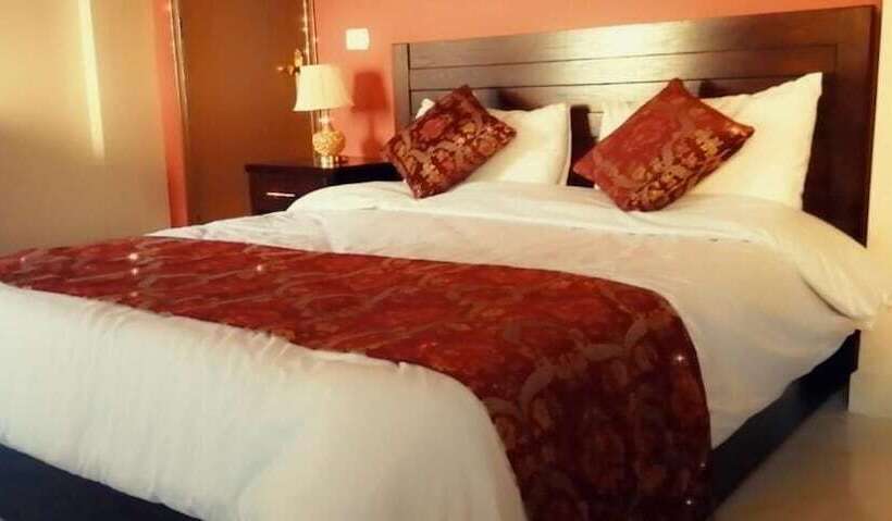 هاستل Petra Crystal