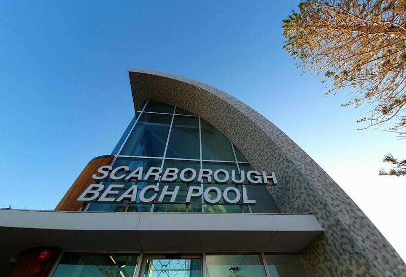 Coastal Beach Retreat Scarborough Pool & Slide!