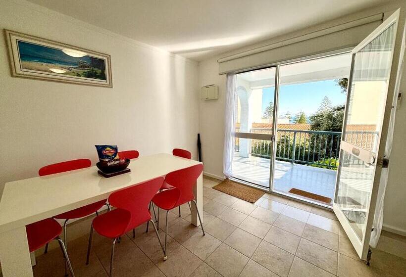 Coastal Beach Retreat Scarborough Pool & Slide!