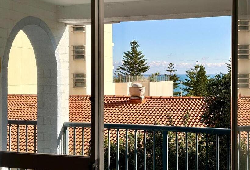 Coastal Beach Retreat Scarborough Pool & Slide!