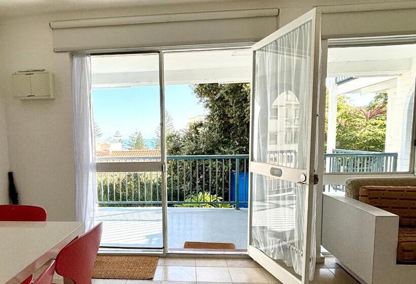 Coastal Beach Retreat Scarborough Pool & Slide!